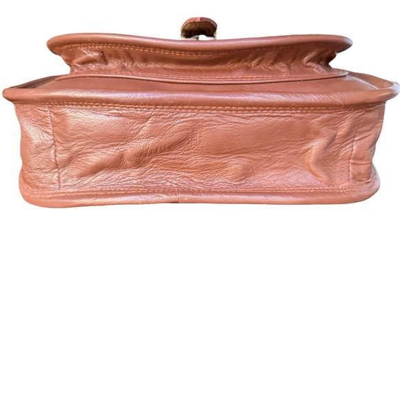 Elegant Brown Leather Shoulder Bag - Picture 6 of 12